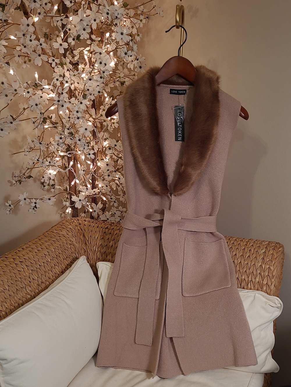 NWT Beautiful Long Belted Sweater Vest With Faux Fur Collar